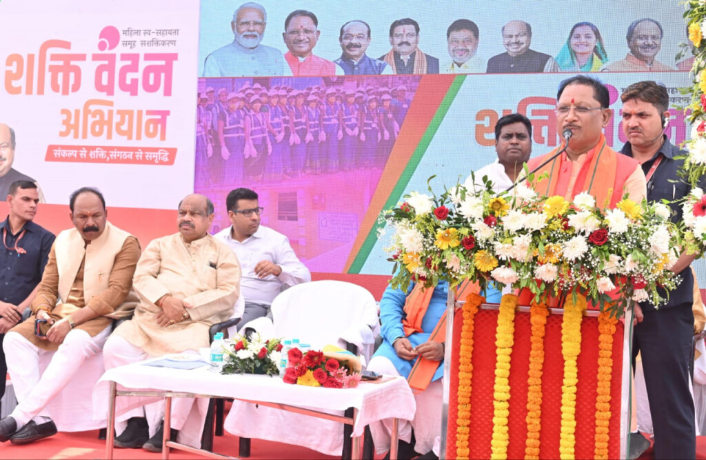 CG CM Vishnu : मुख्यमंत्री विष्णु रायपुर के शंकर नगर स्थित दुर्गा मैदान में आयोजित शक्ति वंदन अभियान में शामिल हुए