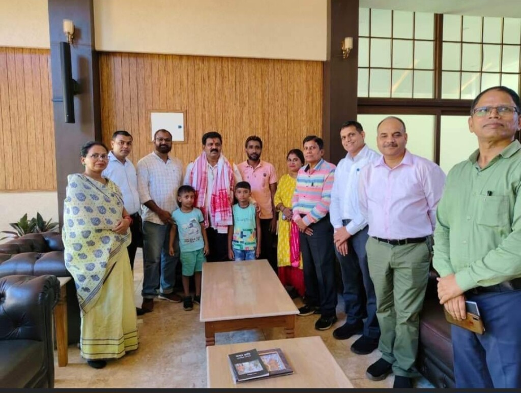 असम  में रह रहे छत्तीसगढ़ी परिवारों से  मिले  उपमुख्यमंत्री  विजय शर्मा