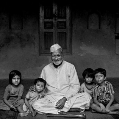 शहनाई जिनके होठों से लगते ही आसपास की हवा को प्रेम से सराबोर कर देती थी