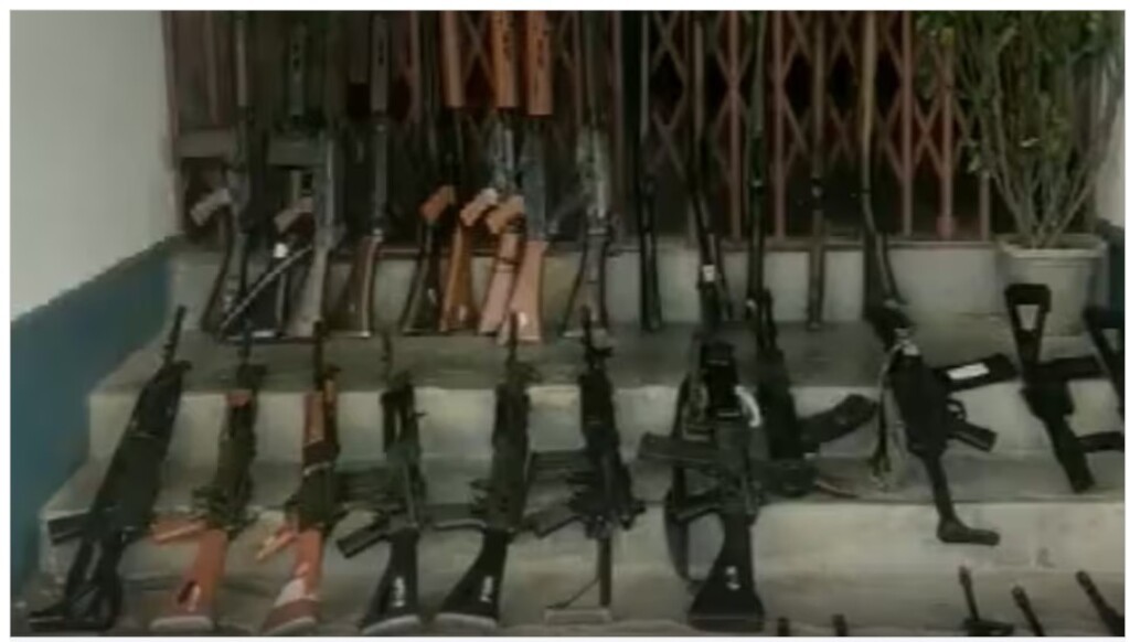 मणिपुर की पुलिस नाराज, हथियार सरेंडर किये ..