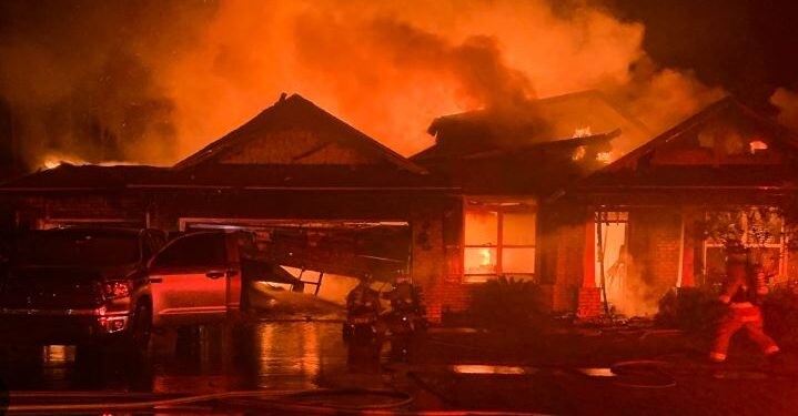 केन्द्रीय मंत्री का घर फूंका