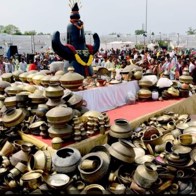 इन बर्तनों से बूढ़ादेव की मूर्ति बनेगी | अपील पर दान में मिले कांसे के बर्तन