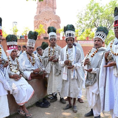 Rajim Kumbh : राम नाम का गोदना बनवाकर जगा रहे भक्ति की अलख