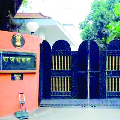 राजभवन से  फिर टकराव