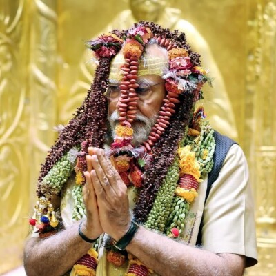 Kashi Vishwanath : काशी विश्वनाथ में पीएम मोदी का ये रूप सबको किया चकित…देखिए तस्वीरें