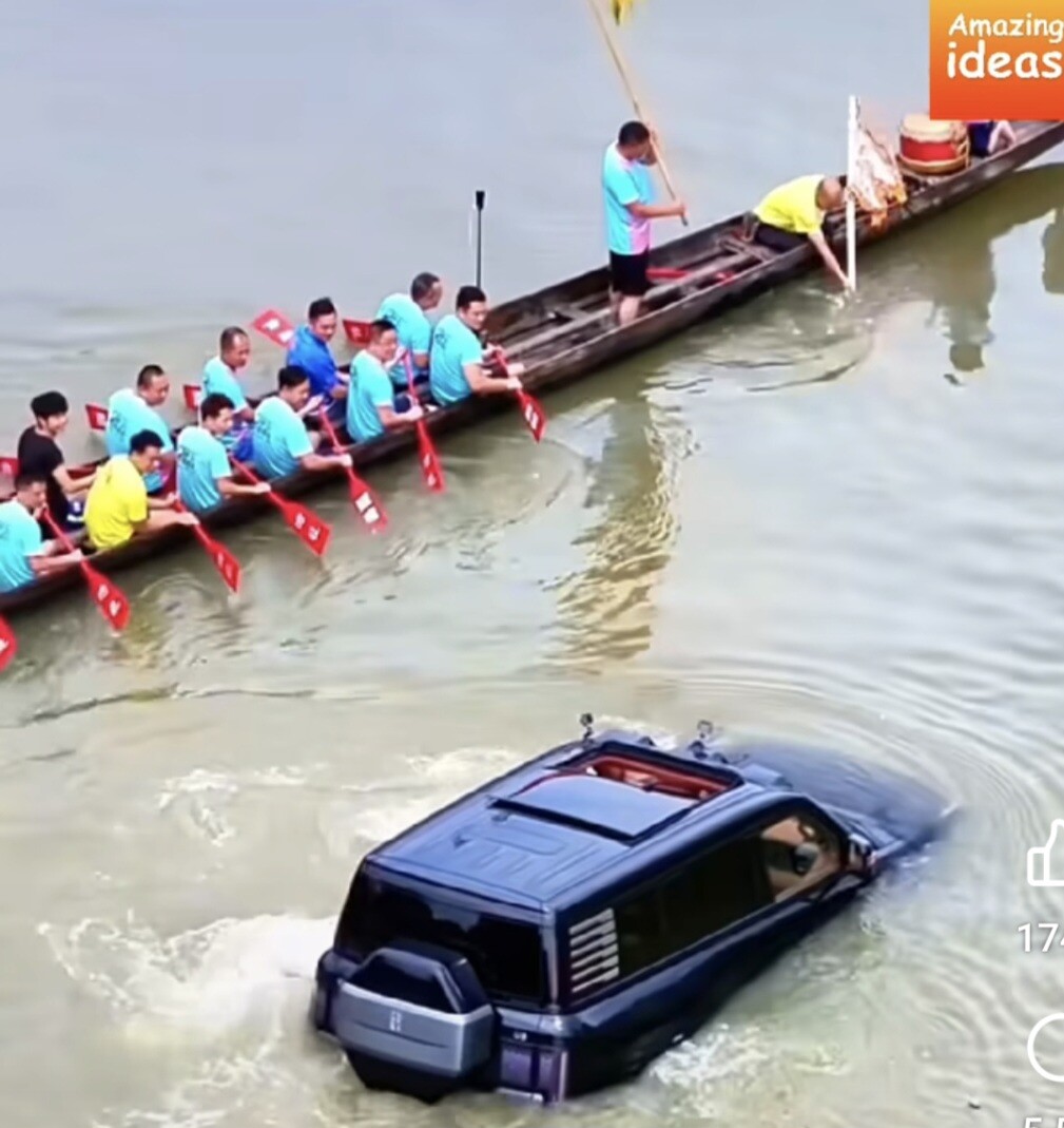 कार जो सड़क पर फर्राट भरती और नदी में तैरती है..